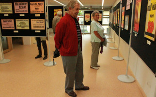 Besucher der Ausstellung